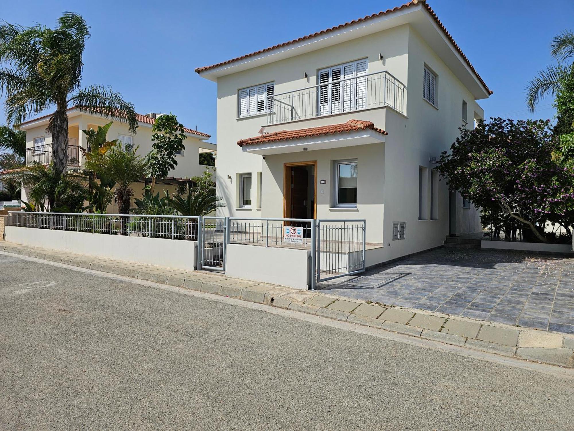 Family Home Протарас Екстериор снимка