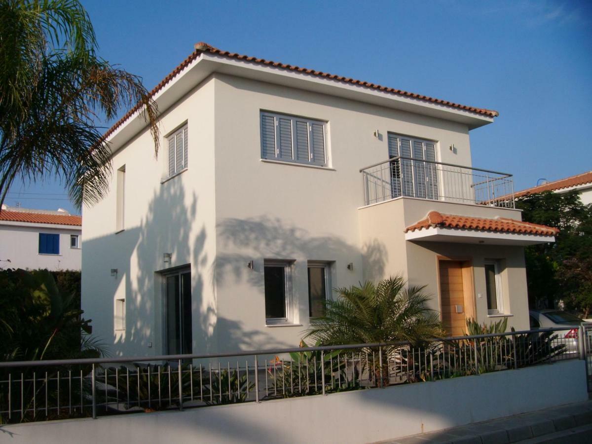 Family Home Протарас Екстериор снимка